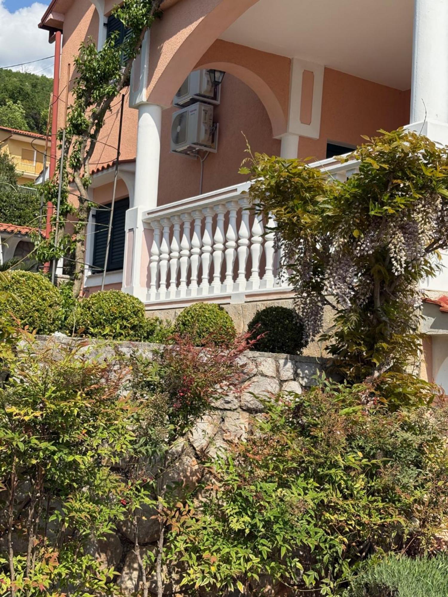 Bed And Breakfast Villa Iris Mošćenička Draga Exteriör bild