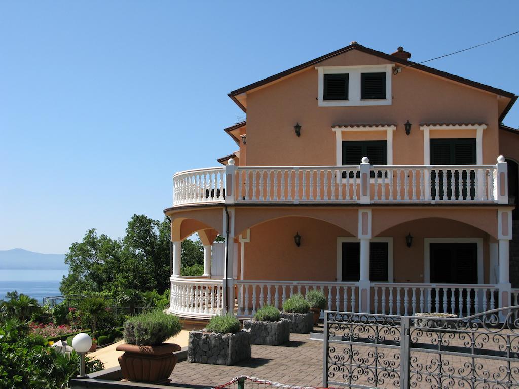 Bed And Breakfast Villa Iris Mošćenička Draga Exteriör bild